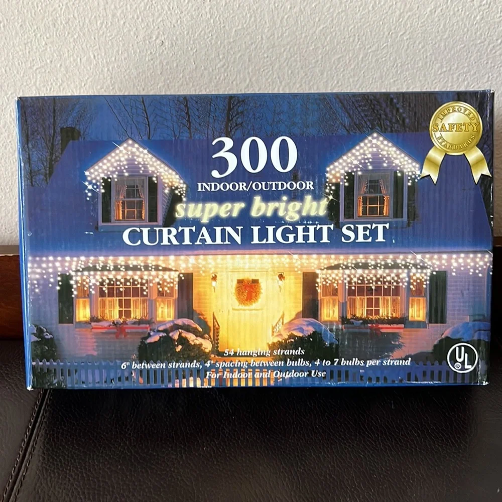 NWOT Christmas 300 Clear Curtain Light Set Super Bright For Indoor/Outdoor Use